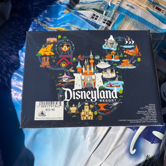 FREE WITH $40 purchase Autograph book Disney Parks Hard Cover - Picture 3 of 5